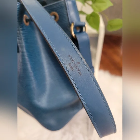 Authentic Vintage Louis Vuitton Blue Epi Bucket Noe - Picture 13 of 16
